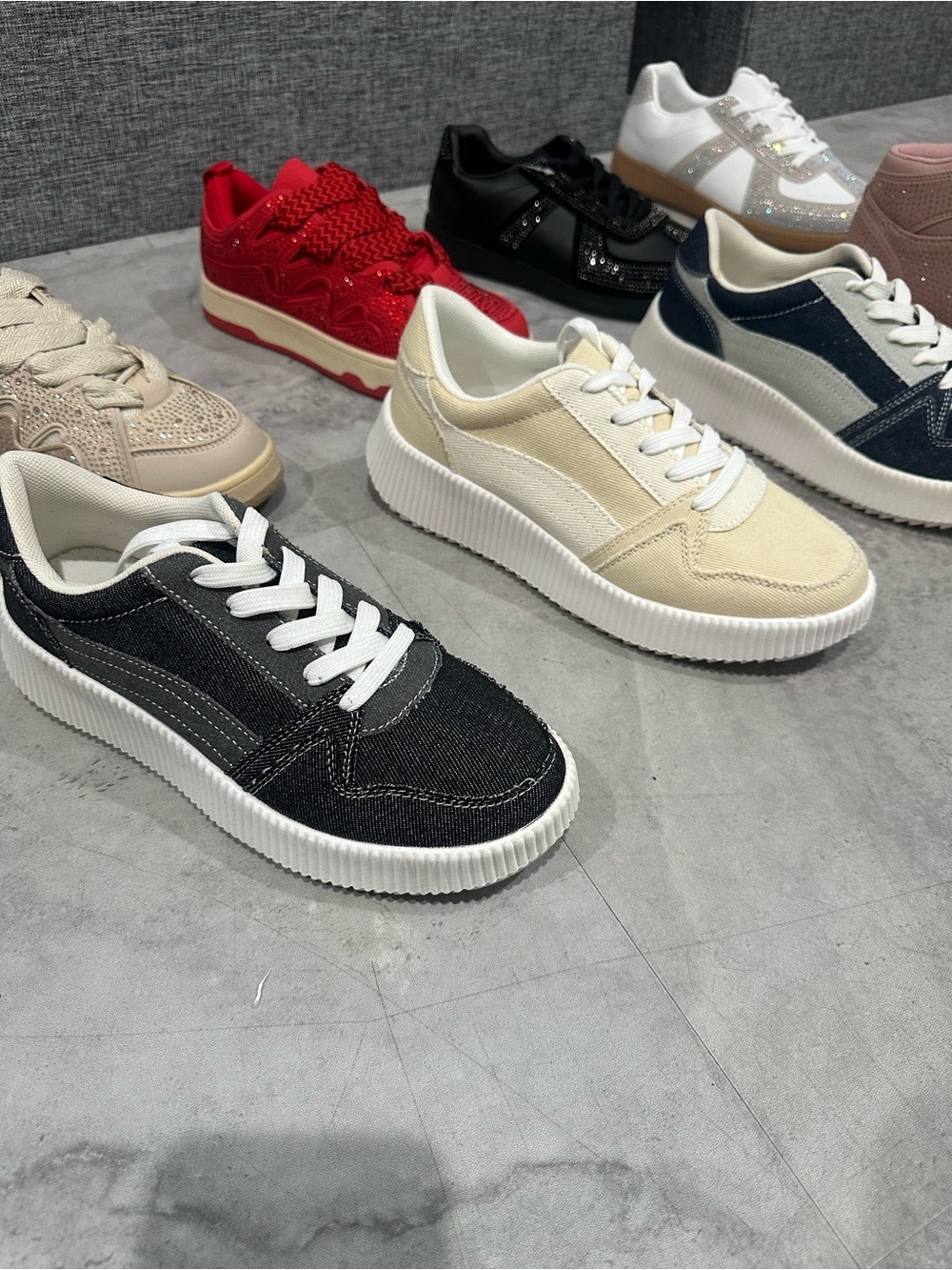 Womens Bundle Casual Sneakers - Stylish Everyday Comfort - Picture 6 of 7